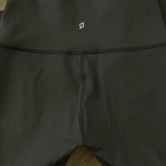 Peloton Navy Scallop Leggings for Ultimate Comfort and Style - Picture 4 of 5